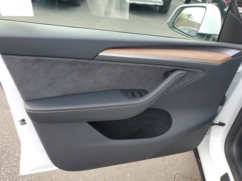 Used 2024 Tesla Model Y Long Range image 21