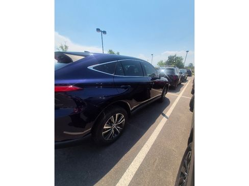 Used 2021 Toyota Venza LE w/ Carpet Mat Package (TMS) AWD/4WD image 3