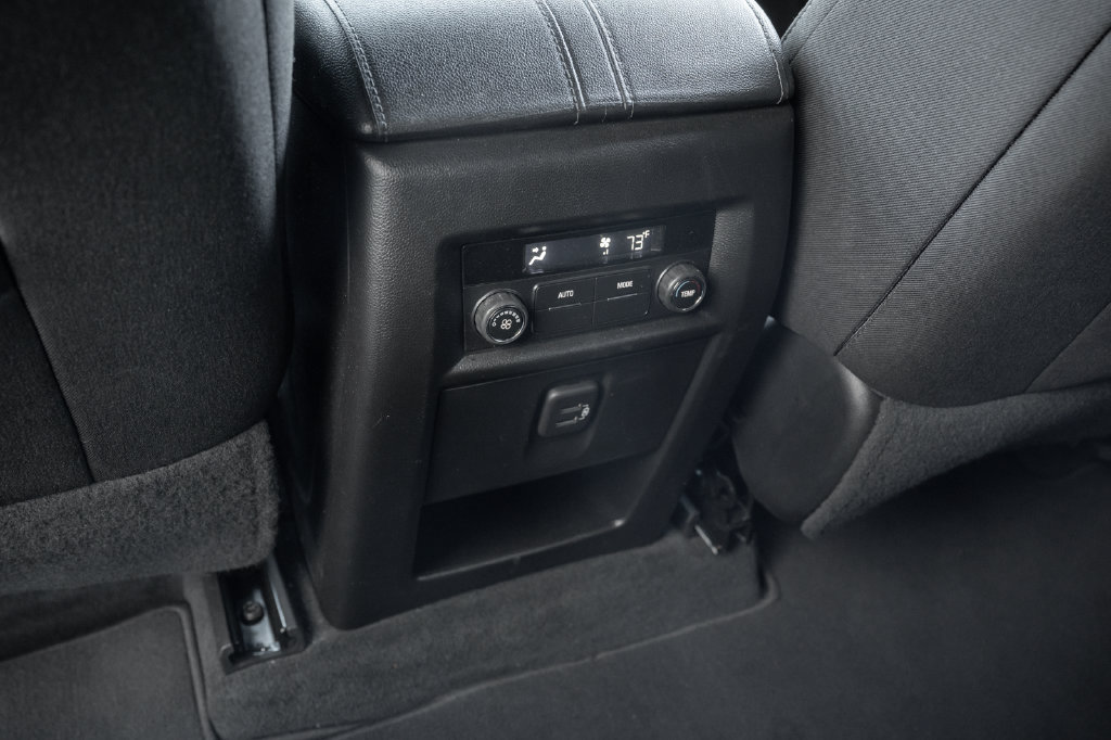 Used 2023 Chevrolet Traverse LT FWD image 35