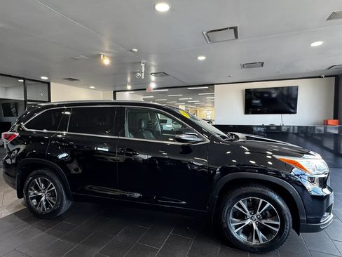 Used 2016 Toyota Highlander XLE AWD/4WD image 6