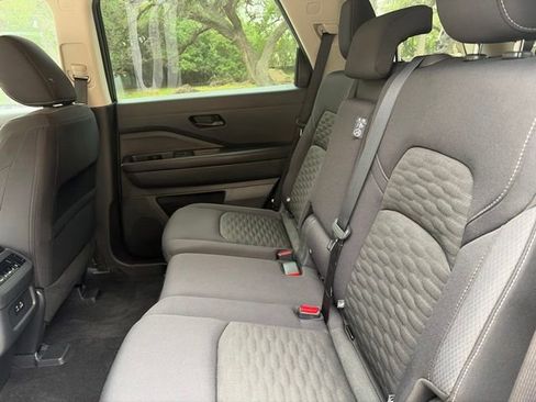 Used 2024 Nissan Pathfinder SV AWD/4WD image 8