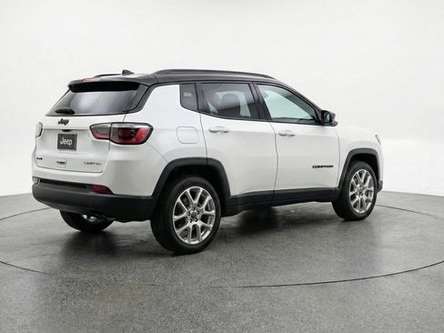 Used 2025 Jeep Compass Limited image 9