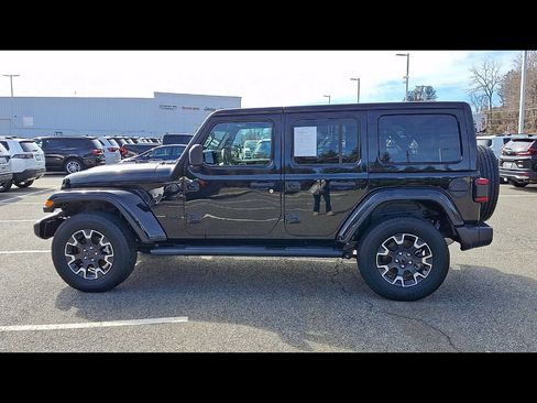 Certified 2025 Jeep Wrangler Sahara w/ Technology Group image 5