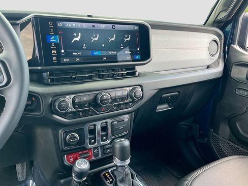 Used 2025 Jeep Wrangler Sport AWD/4WD image 22