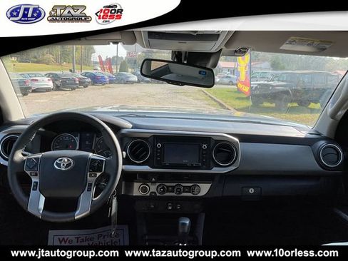 Used 2018 Toyota Tacoma SR5 AWD/4WD image 16