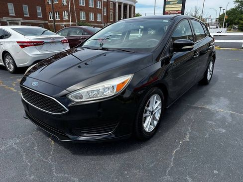 Used 2017 Ford Focus SE FWD image 3
