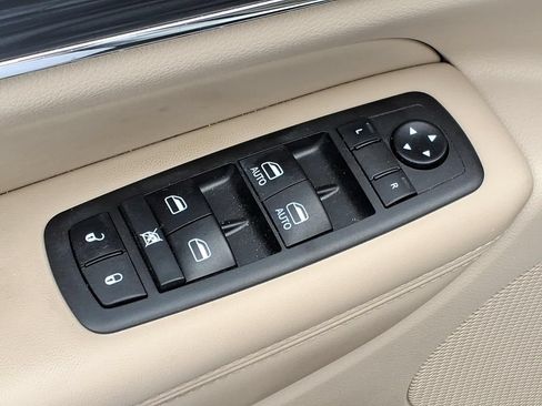 Used 2021 Jeep Grand Cherokee Limited w/ Premium Lighting Group AWD/4WD image 15