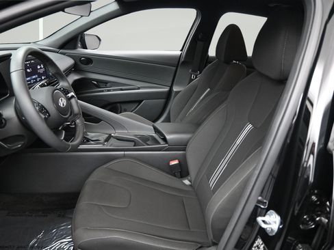 Used 2025 Hyundai Elantra Sport FWD image 9