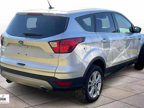 Used 2019 Ford Escape SE image 11