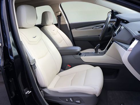 Used 2019 Cadillac XT5 Luxury AWD/4WD image 18