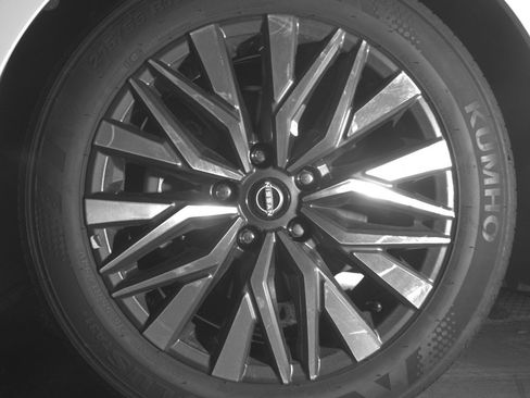 Used 2025 Nissan Altima 2.5 SV FWD image 12