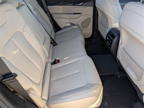 Used 2023 Jeep Grand Cherokee Limited image 30