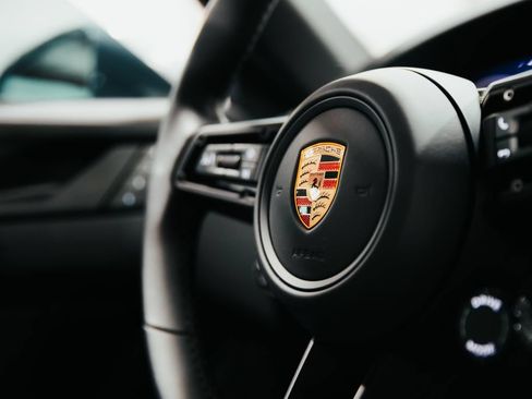 Used 2026 Porsche 911 Carrera T RWD image 37