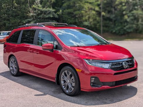 Used 2026 Honda Odyssey Touring image 11