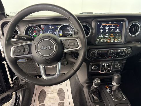 Used 2023 Jeep Wrangler Unlimited Sahara AWD/4WD image 3