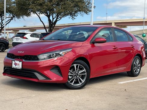Used 2024 Kia Forte LXS image 2