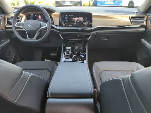 Used 2024 Volkswagen Atlas SE FWD image 25
