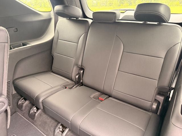 Used 2026 Chevrolet Traverse LT FWD image 15