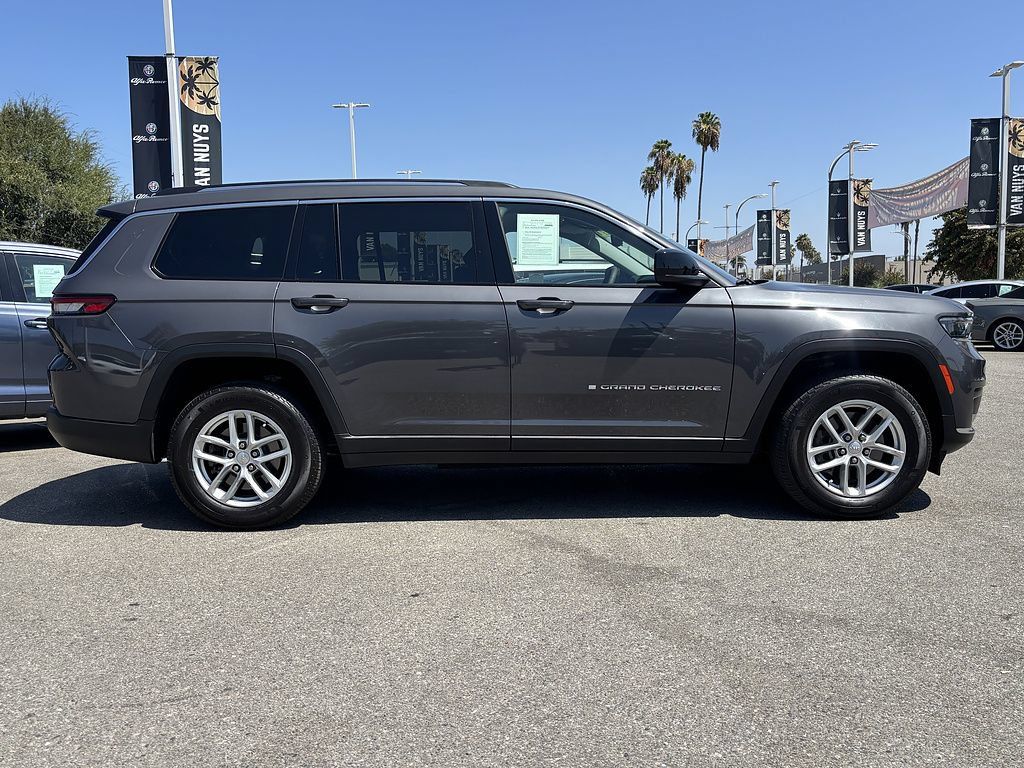 Used 2023 Jeep Grand Cherokee L Laredo AWD/4WD image 2
