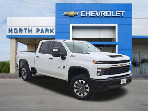Certified 2025 Chevrolet Silverado 2500 Custom w/ Custom Value Package AWD/4WD image 1