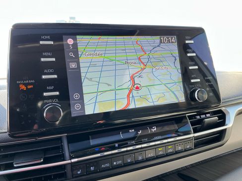 Used 2023 Toyota Sienna Limited image 28