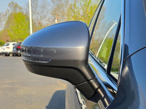 Certified 2023 Volkswagen Tiguan SE w/ Panoramic Sunroof Package image 17