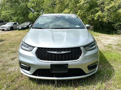 Used 2023 Chrysler Pacifica Touring