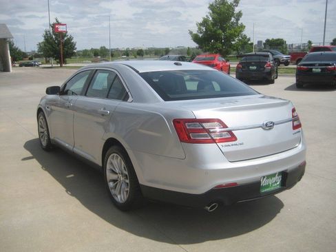 Used 2018 Ford Taurus Limited FWD image 5
