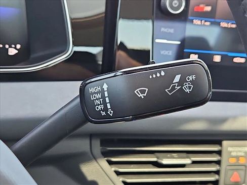 Used 2025 Volkswagen Jetta SE FWD image 24