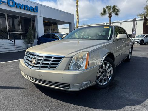 Used 2008 Cadillac DTS image 1
