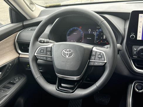 Certified 2026 Toyota Grand Highlander FWD image 22