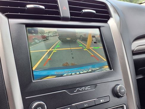Used 2020 Ford Fusion SE FWD image 8
