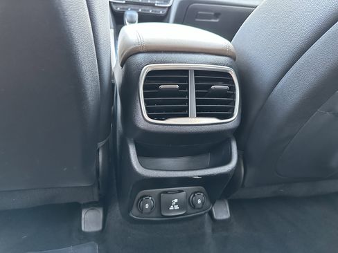 Used 2020 Hyundai Santa Fe Limited image 17