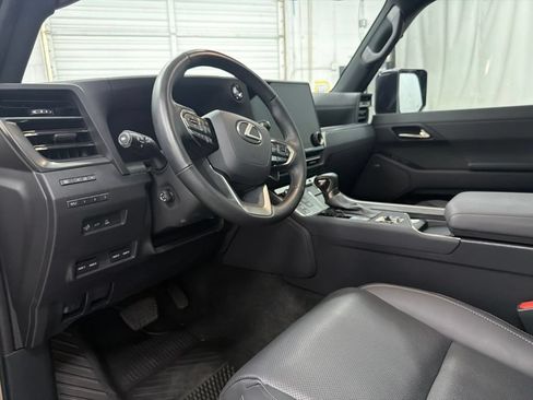 Used 2025 Lexus GX 550 AWD/4WD image 13