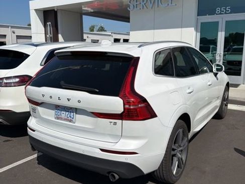 Used 2021 Volvo XC60 T5 Momentum w/ Climate Package FWD image 2
