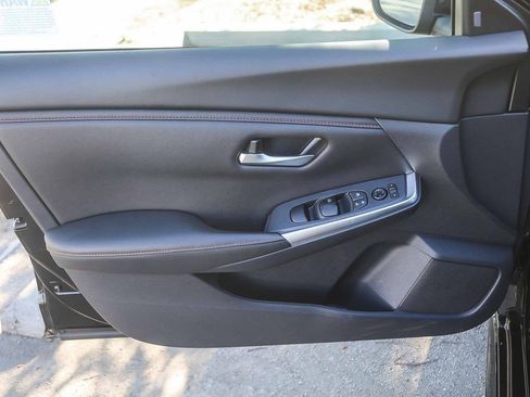 Used 2025 Nissan Sentra SR FWD image 19