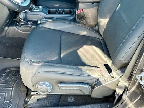 Used 2021 Jeep Gladiator Overland image 19