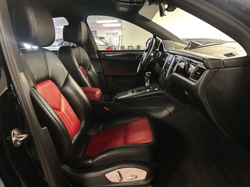 Used 2018 Porsche Macan image 27