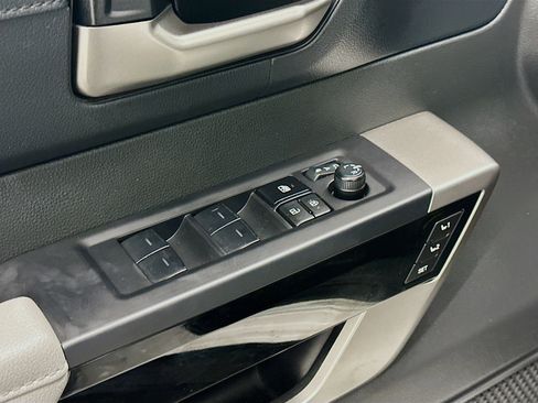 Used 2025 Toyota Tundra Limited image 15