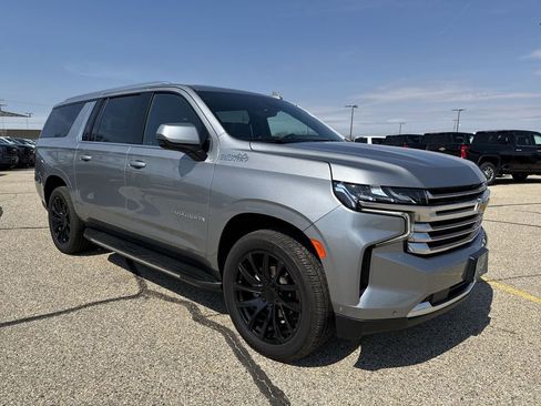 Certified 2024 Chevrolet Suburban High Country w/ Advanced Technology Package image 8