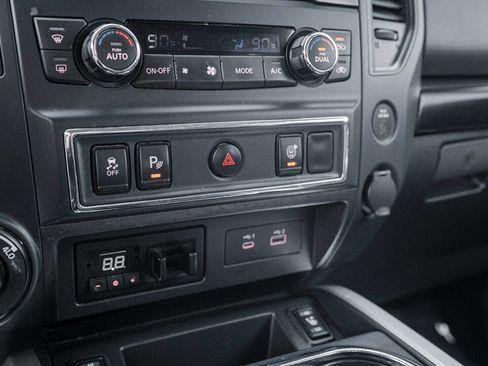 Used 2022 Nissan Titan SV w/ SV Convenience Package image 26