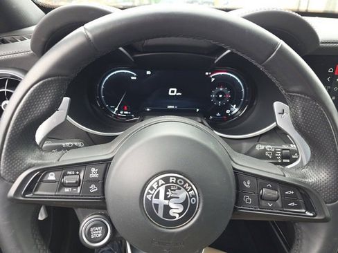 Used 2024 Alfa Romeo Stelvio Veloce image 12