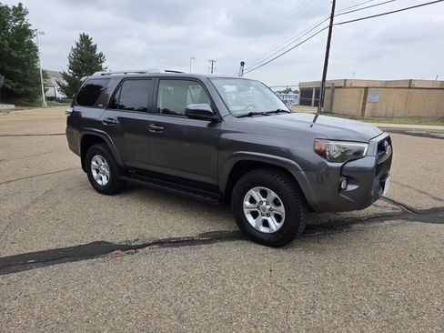 Used 2016 Toyota 4Runner SR5 AWD/4WD image 9