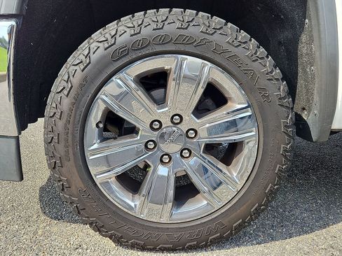 Used 2017 GMC Sierra 1500 SLT AWD/4WD image 37