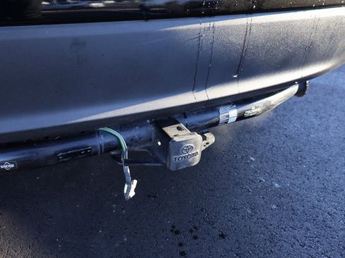 Used 2020 Toyota Highlander XLE image 16