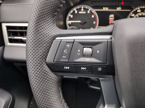 New 2025 Mitsubishi Outlander SE image 27