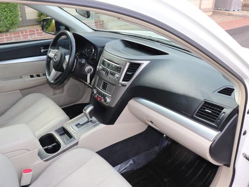 Used 2011 Subaru Outback 2.5i Premium image 16