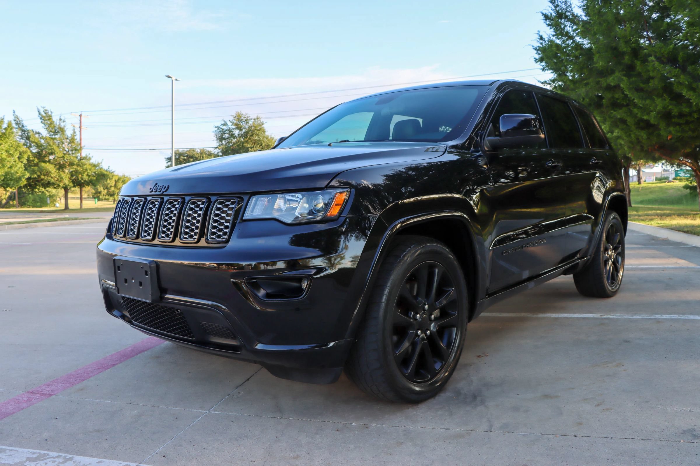 Used 2021 Jeep Grand Cherokee Laredo X RWD image 3