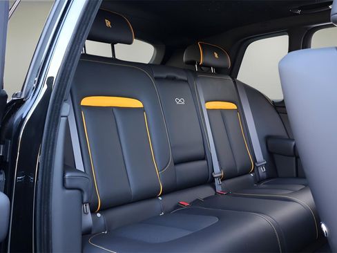 Used 2023 Rolls-Royce Cullinan Black Badge w/ Leather Finishing Pack image 23