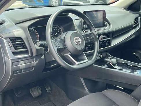 Used 2024 Nissan Rogue S FWD image 12